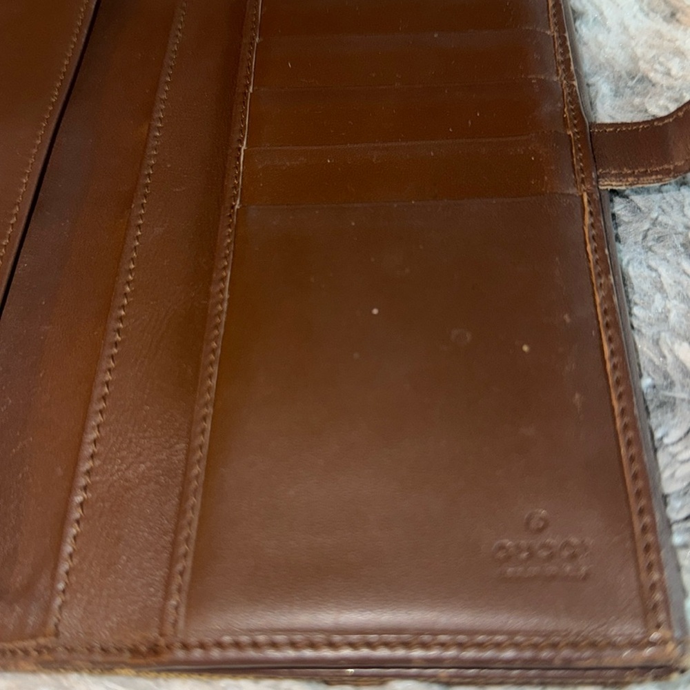 Women’s or Men's Gucci Canvas Long Wallet!! Comes with interlocking hardware! - Picture 14 of 17